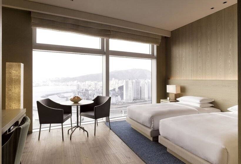 اتاق استاندارد با چشم‌انداز دریا, Park Hyatt Busan