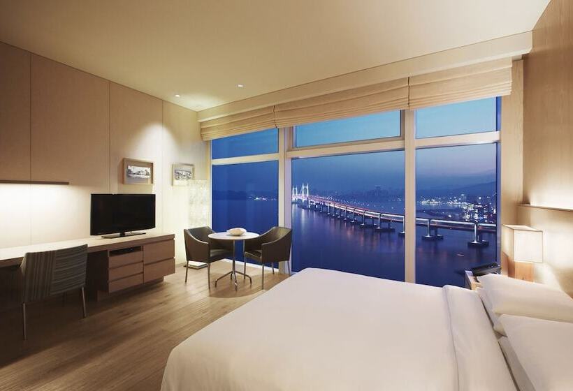 اتاق استاندارد با تخت دوبل و چشم‌انداز دریا, Park Hyatt Busan