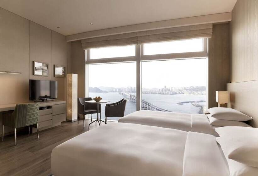 اتاق استاندارد با چشم‌انداز دریا, Park Hyatt Busan