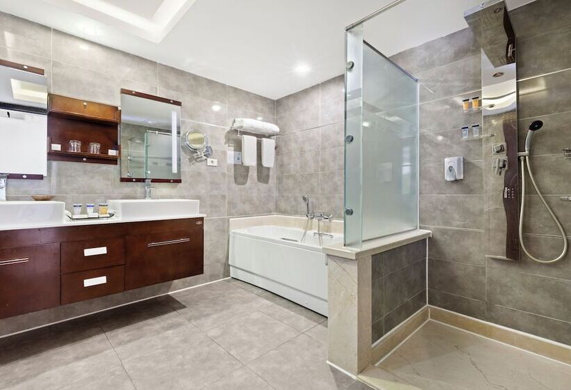 اتاق لوکس با چشم‌انداز استخر, Pickalbatros White Beach Resort  Hurghada