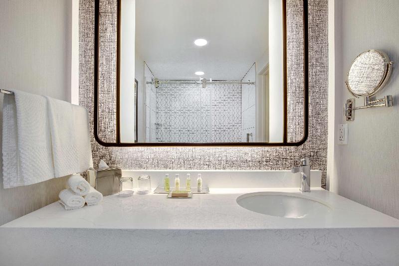 اتاق لوکس با چشم‌انداز استخر, Pickalbatros White Beach Resort  Hurghada