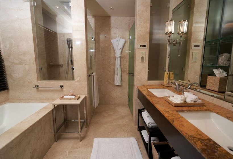 キングサイズベッドのデラックスルーム, The Leela Palace Chennai