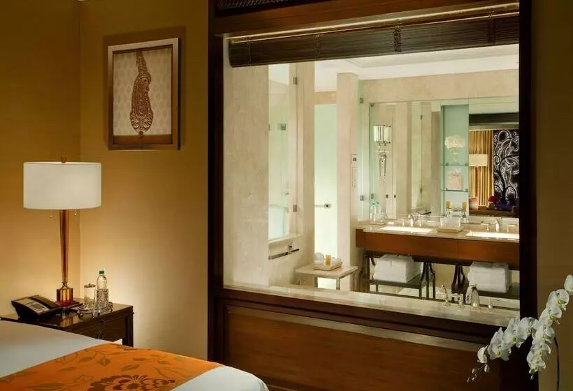 キングサイズベッドのデラックスルーム, The Leela Palace Chennai