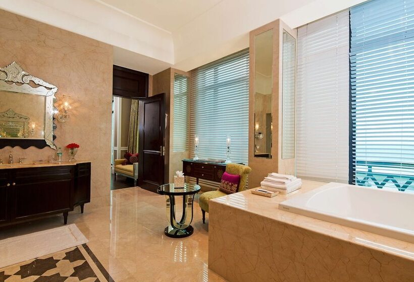 キングサイズベッドのデラックスルーム, The Leela Palace Chennai