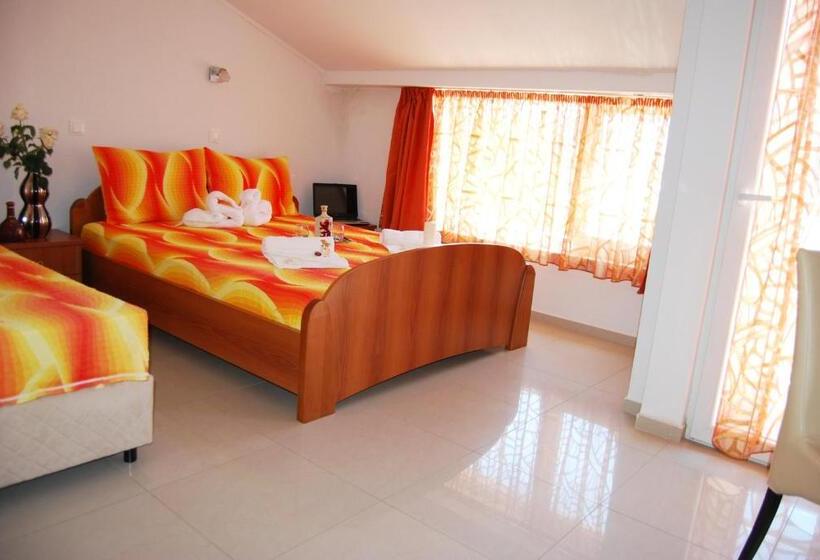 اتاق لوکس سه تخته, Villa Milka