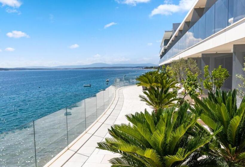 اتاق لوکس با چشم‌انداز دریا, Luxury Hotel Amabilis