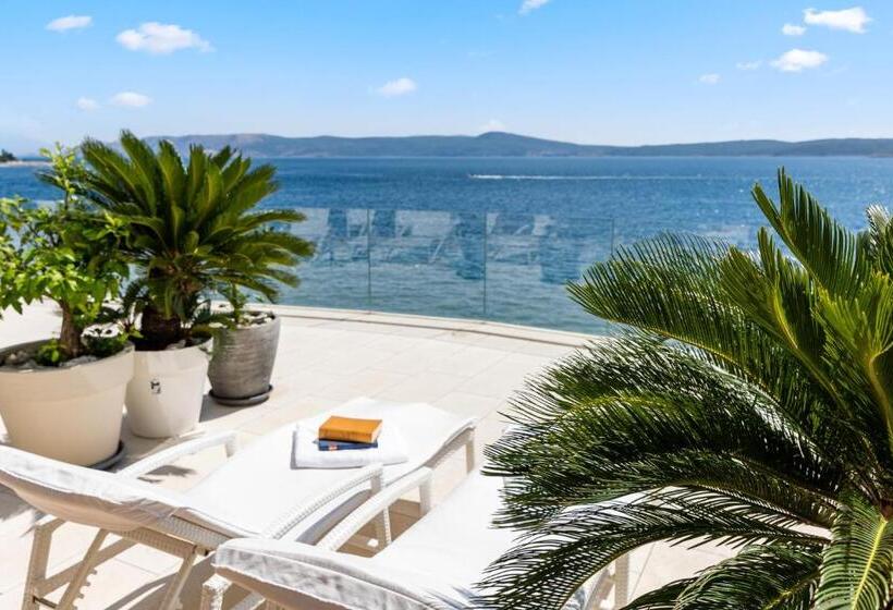 Номер Deluxe Вид на Море, Luxury Hotel Amabilis