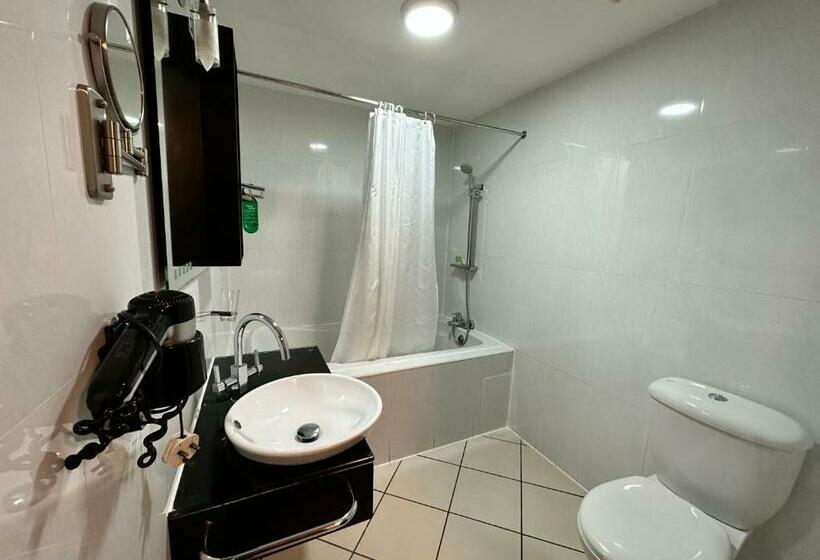 اتاق استاندارد, Oak Plaza Hotels East Airport