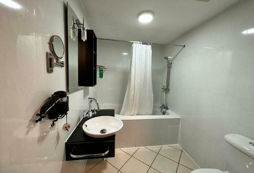 اتاق استاندارد, Oak Plaza Hotels East Airport