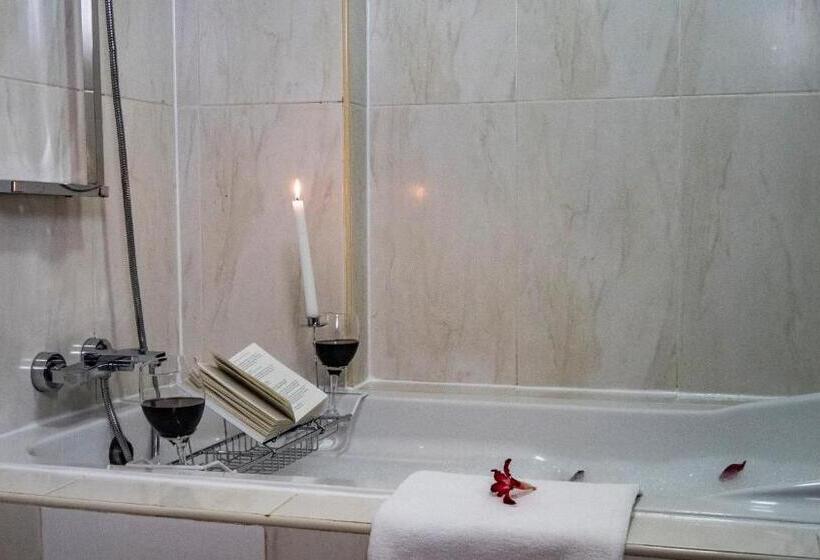 سوییت اجرایی, Oak Plaza Hotels East Airport