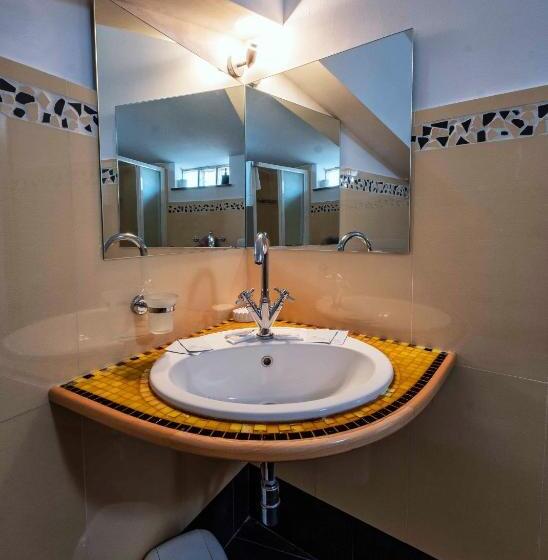 דירת 3 חדרי שינה עם נוף לבריכה, Casa Rossa