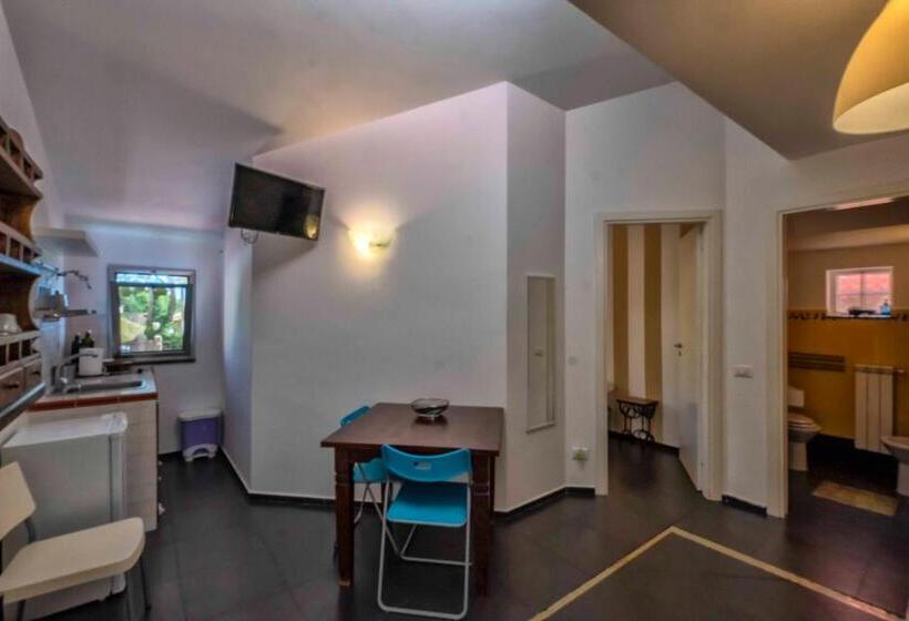 דירת חדר, Casa Rossa