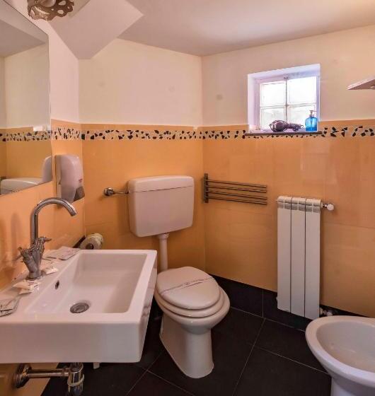 דירת חדר, Casa Rossa