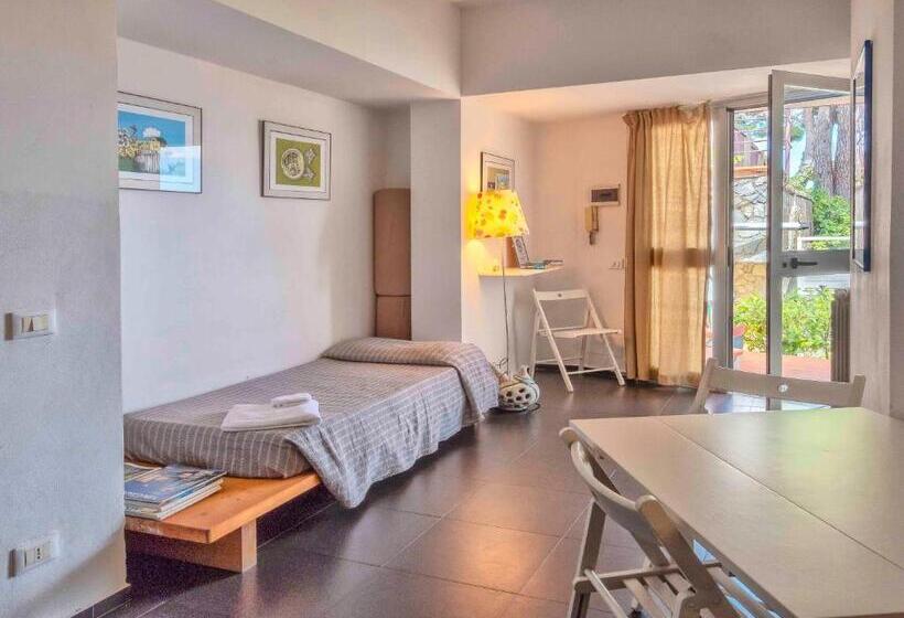 דירת חדר נוף לגינה, Casa Rossa