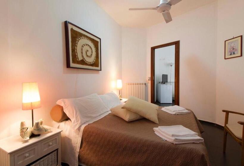 דירת חדר נוף לגינה, Casa Rossa