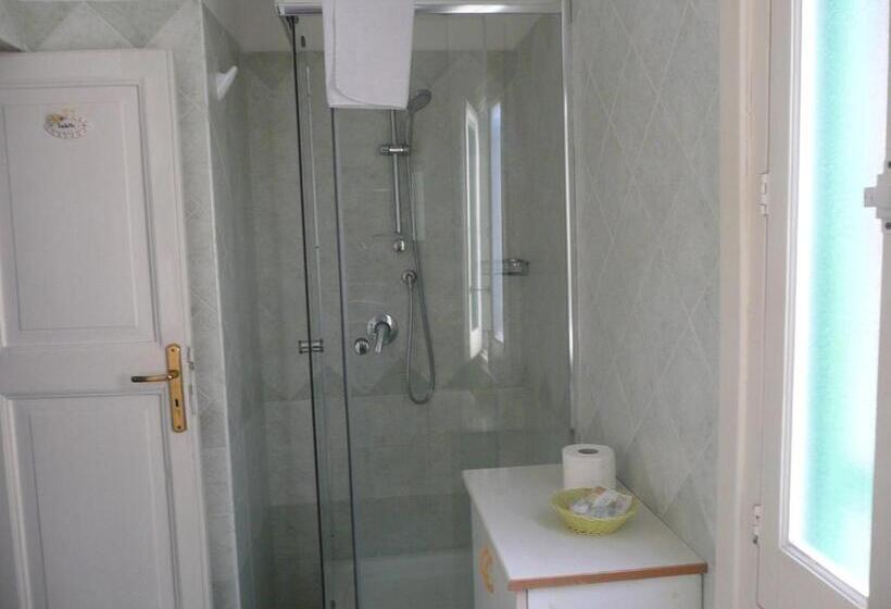 חדר סופריור נוף לים, I Papiri