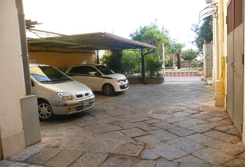 חדר סופריור נוף לים, I Papiri