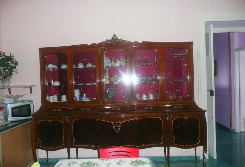 דירת חדר, I Papiri