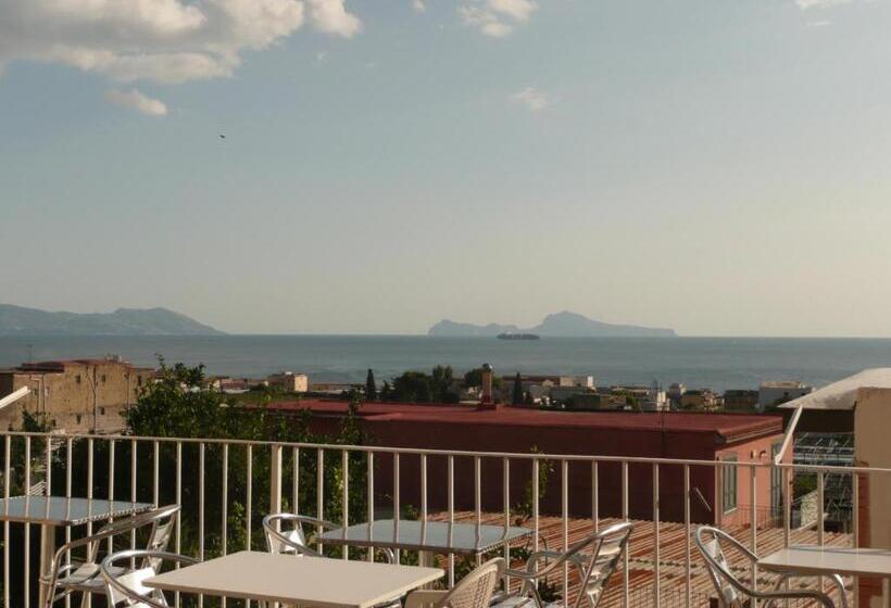 דירת חדר, I Papiri