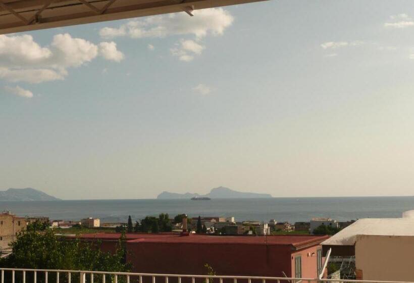 דירת חדר, I Papiri