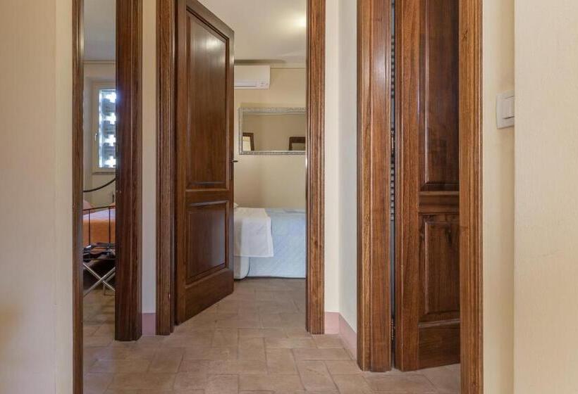 Семейный Номер, La Casa Medioevale