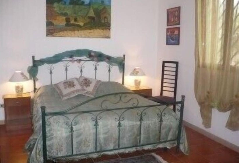 スタンダードルーム, L'isola Felice E Trulli Sotto Le Stelle