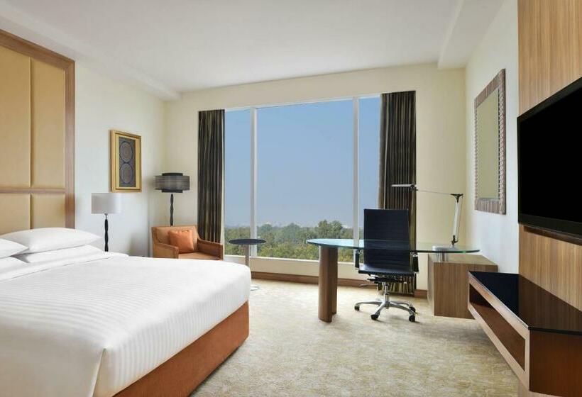 스탠다드 룸 킹사이즈 침대, Bengaluru Marriott Hotel Whitefield