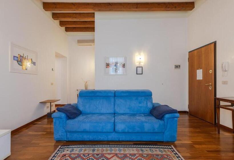 Suite com Vistas, Corte Nova