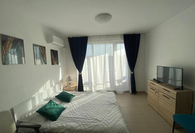 Студио Стандарт Вид на Бассейн, Admiral Plaza