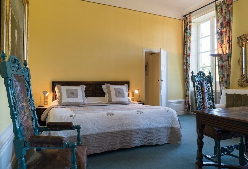 四人高级间, Château De Nieuil