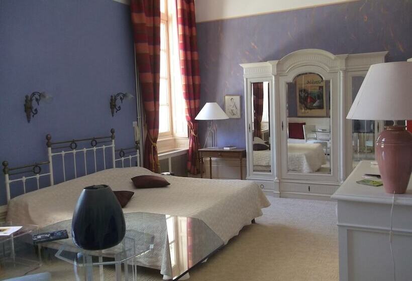 四人高级间, Château De Nieuil