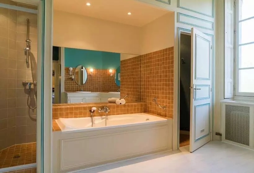 Comfort Kolmen Hengen Huone, Château De Nieuil