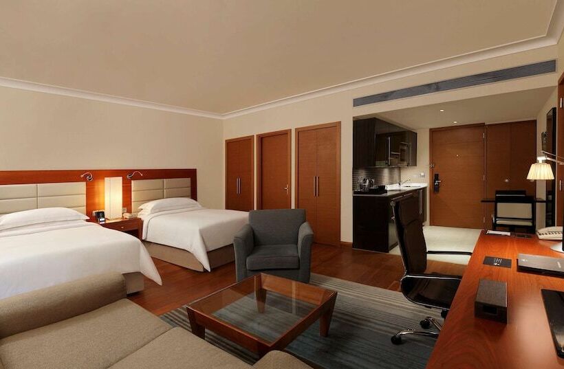 غرفة قياسية سرير كينج, Hilton Bangalore Embassy Golflinks