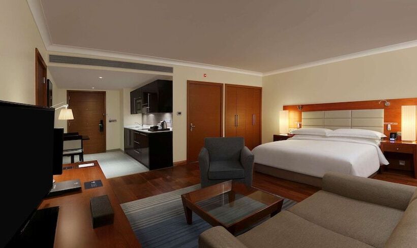 غرفة قياسية سرير كينج, Hilton Bangalore Embassy Golflinks