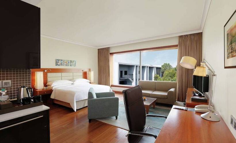 스탠다드 룸 킹사이즈 침대, Hilton Bangalore Embassy Golflinks