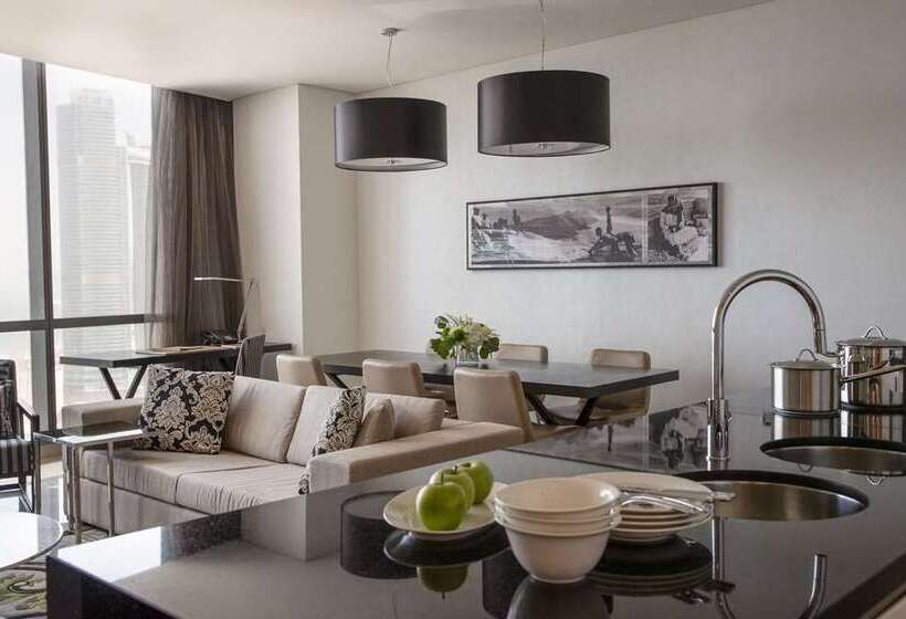 جناح, Hilton Bangalore Embassy Golflinks