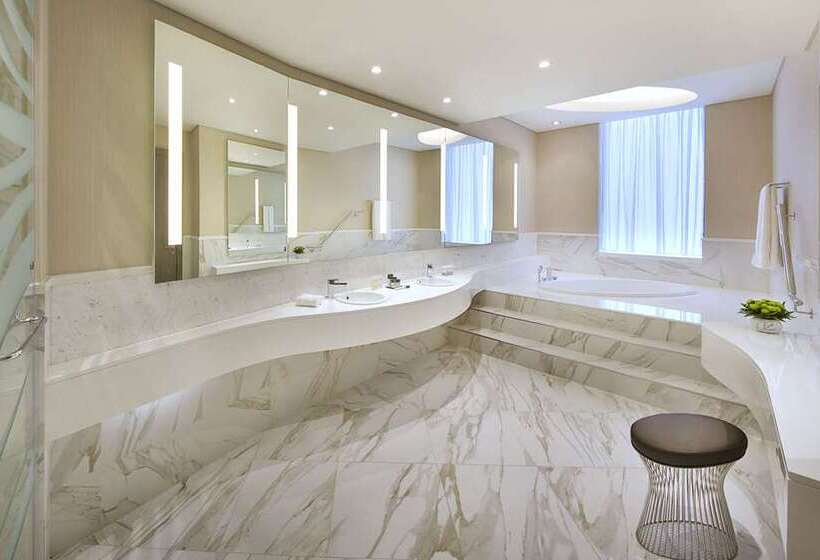 غرفة قياسية سرير كينج, Hilton Bangalore Embassy Golflinks