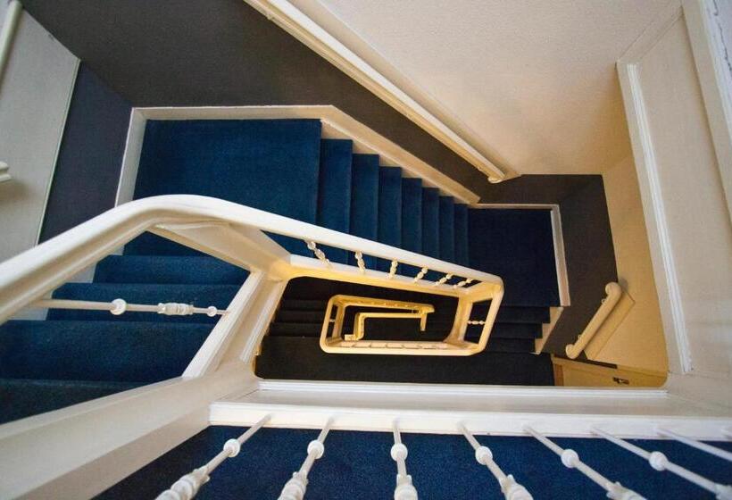 اتاق استاندارد سه نفره, La Boheme