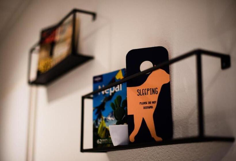 اتاق استاندارد سه نفره, La Boheme