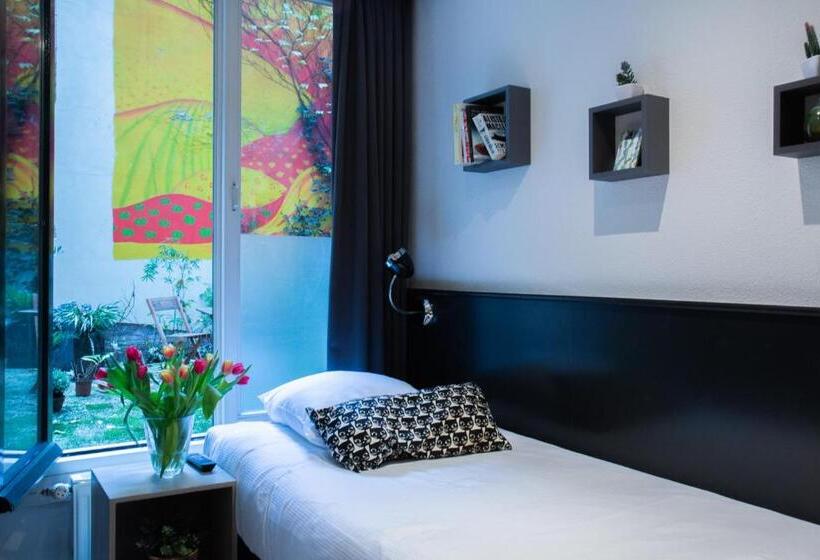 اتاق استاندارد یک تخته با سرویس بهداشتی مشترک, La Boheme