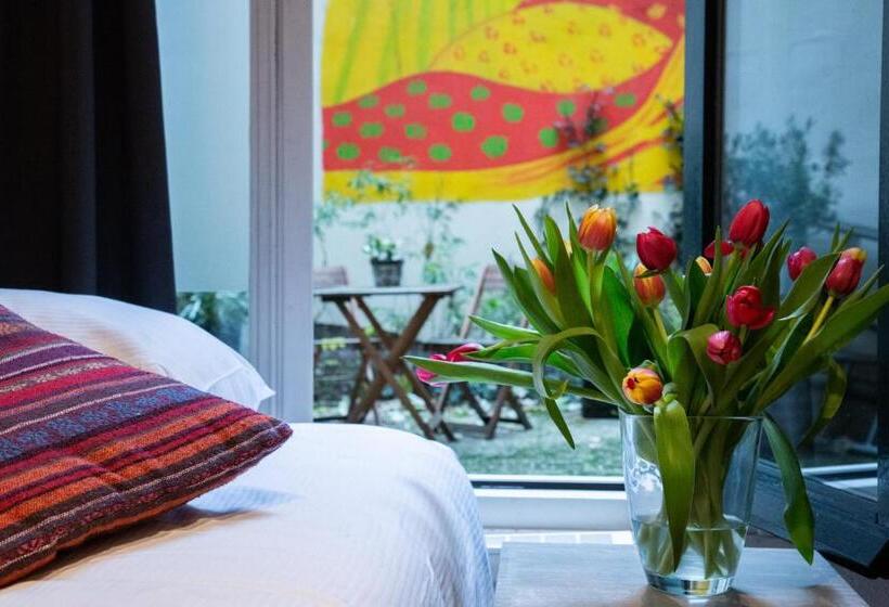 اتاق استاندارد یک تخته با سرویس بهداشتی مشترک, La Boheme