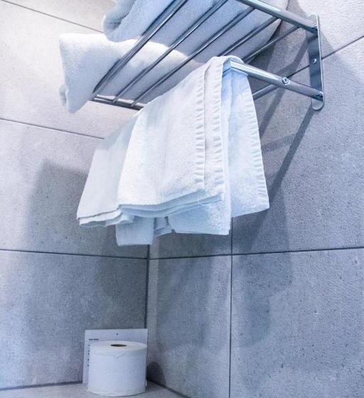 اتاق استاندارد یک تخته با سرویس بهداشتی مشترک, La Boheme