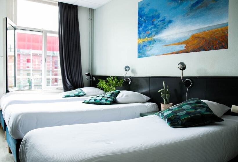 اتاق استاندارد سه نفره, La Boheme