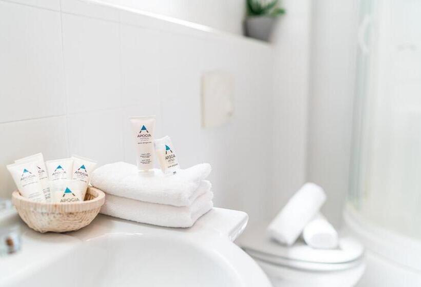 三人经典房间, Martini