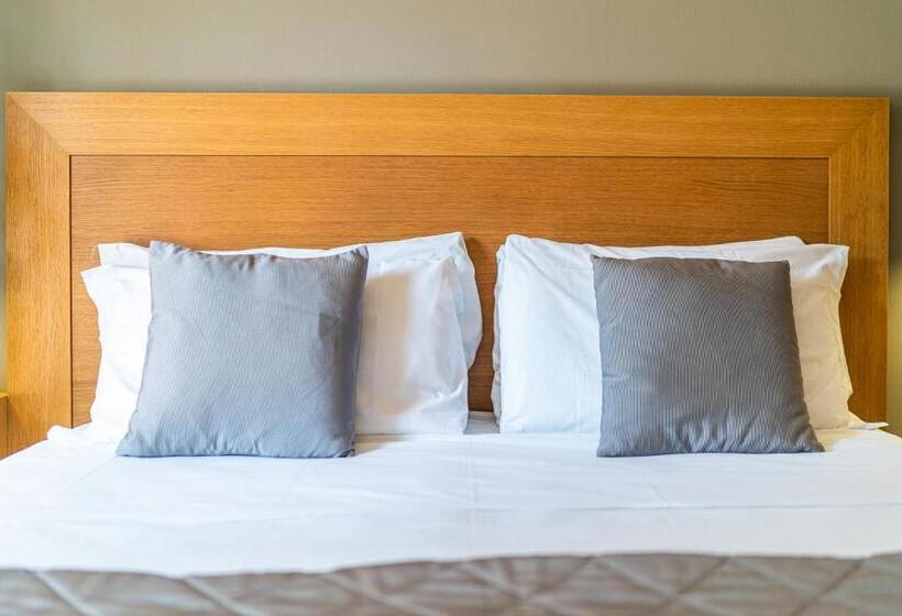 标准间带游泳池, Martini