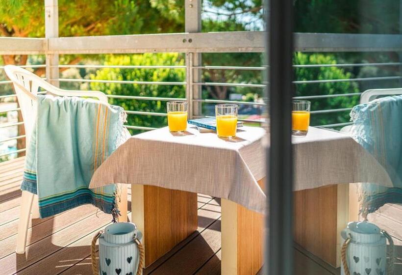 经典四人房间, Martini