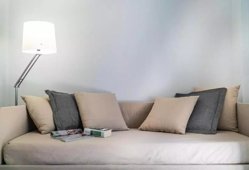 Standard - Neljän hengen huone, Näköala uima-altaalle, Martini