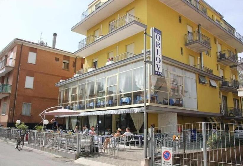 חדר סטנדרט לשלושה, Orlov