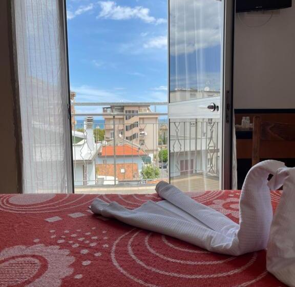 חדר סטנדרט לשלושה, Orlov