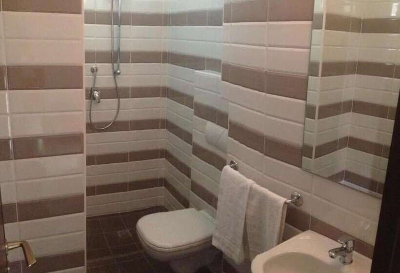 חדר סטנדרט לארבעה, Orlov